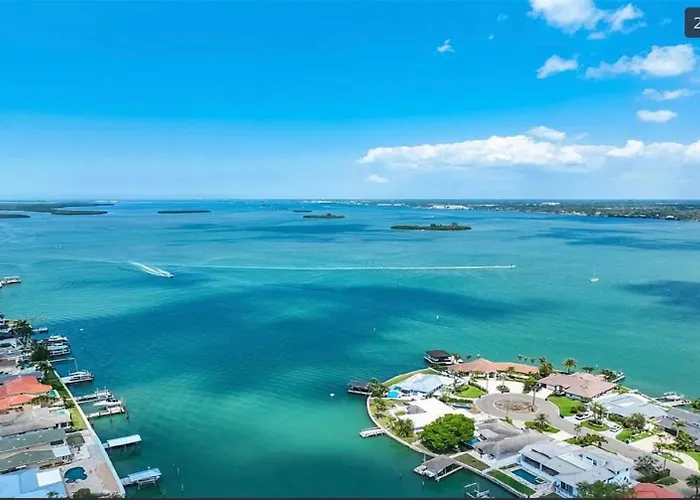 Water Front View Town House. 5 Minutes From Beach! Ferienhaus