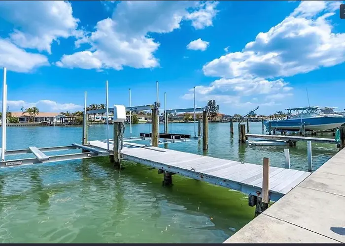 Water Front View Town House. 5 Minutes From Beach! Clearwater Beach