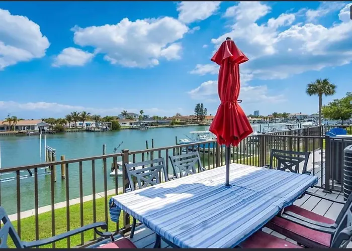 Water Front View Town House. 5 Minutes From Beach! * Clearwater Beach