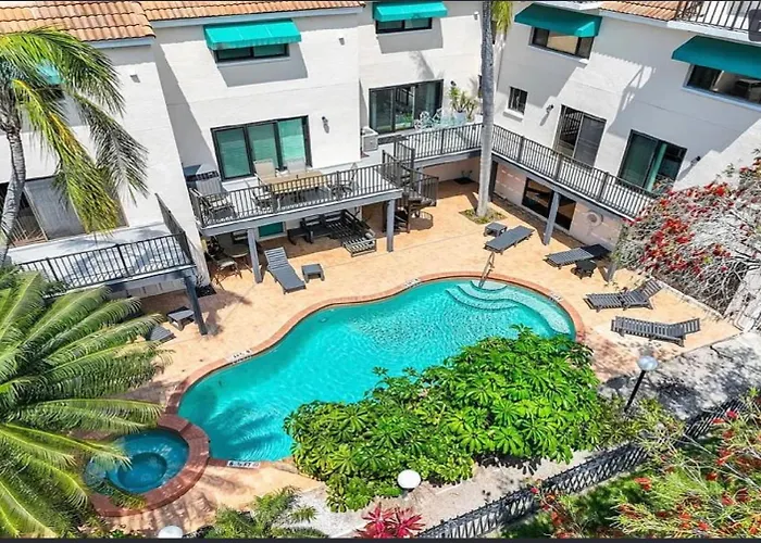 Water Front View Town House. 5 Minutes From Beach! Clearwater Beach